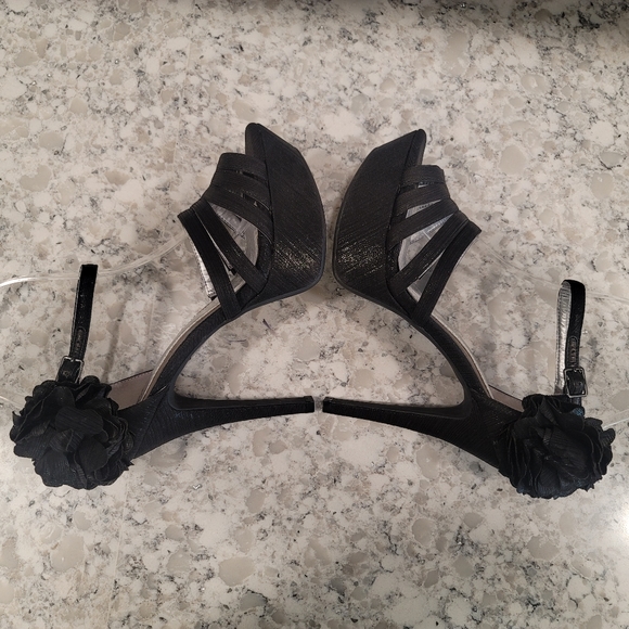 Gianni Bini Flower Pedal Black Platform Heel Open Toes Ankle Strap Sz: 8M - Picture 3 of 9